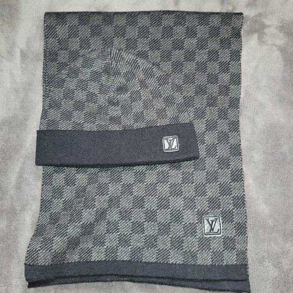 Lv scarf and beanie - Picture 1 of 2